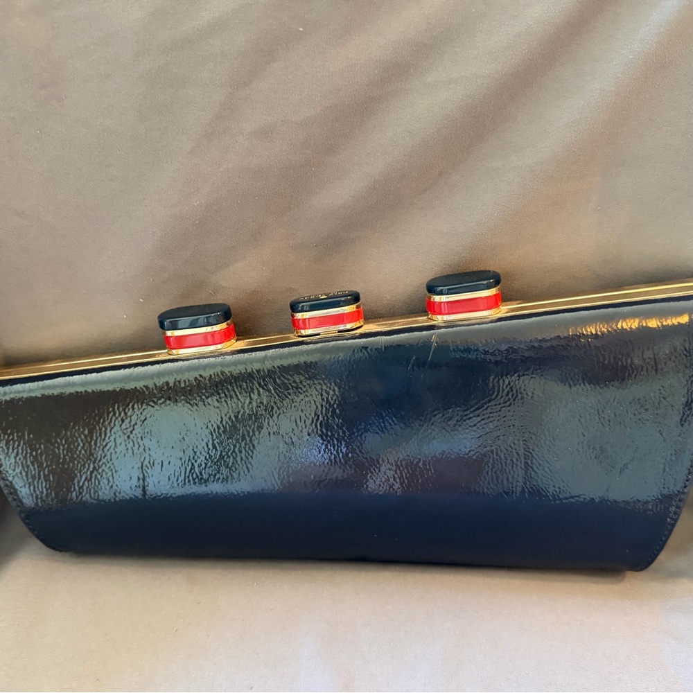 Kate Spade New York Navy
Patent Clutch Clasp w/ Striped
Lining novelty ship